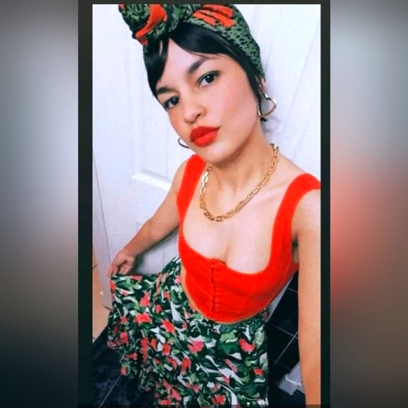 Meet your Posher, Camila - Picture 1 of 1